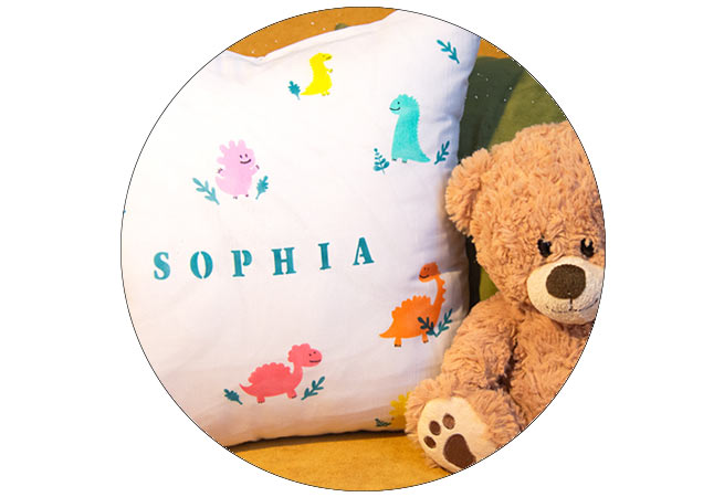 Dino-Kissen mit den JOLLY Airbrush Textil-Set